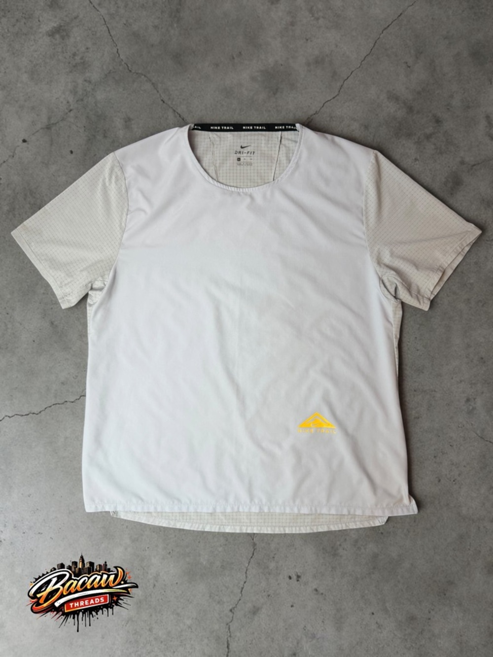 Nike Trail Performance Men’s Short-Sleeve Gray Tee